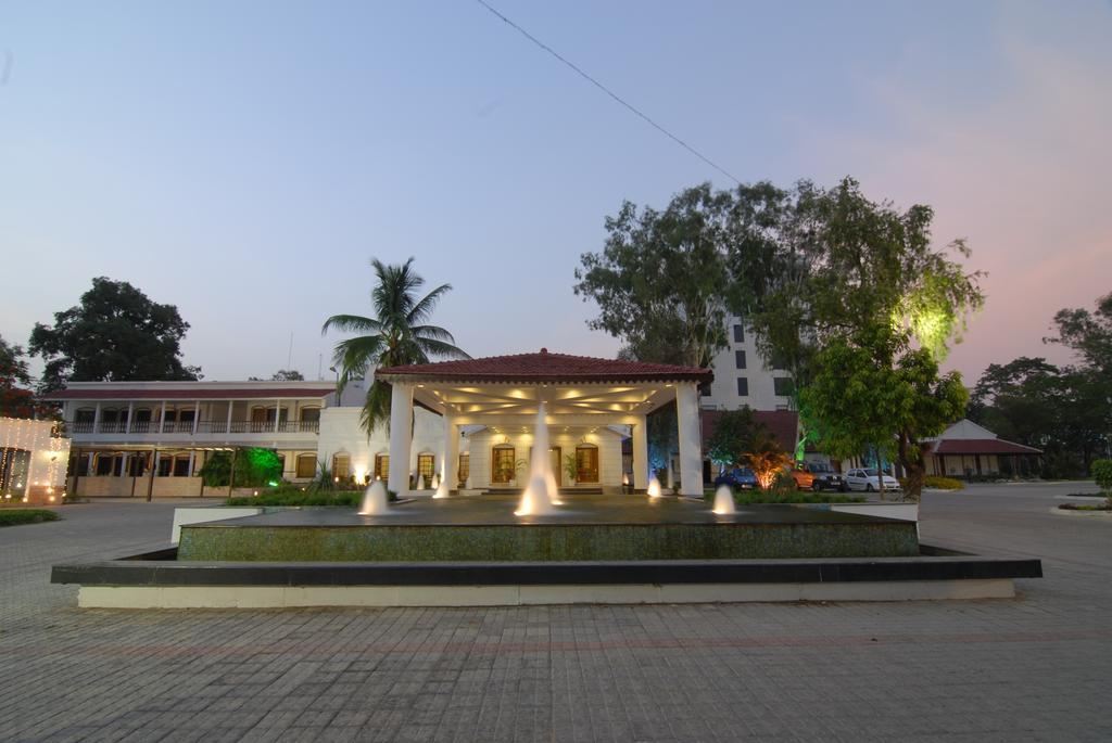 Chanakya Bnr Hotel 兰契 外观 照片